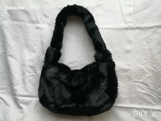 Дамска пухкава малка чантичка в черен цвят, снимка 3 - Чанти - 48416625