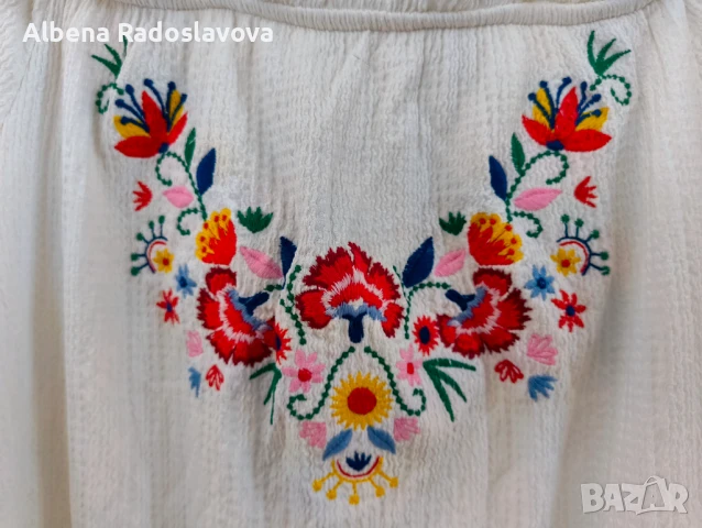 Бяла рокля с бродерия, снимка 1
