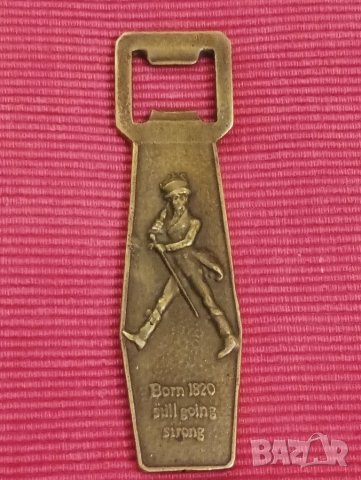 Стара месингова отварячка Джони Уокар. 