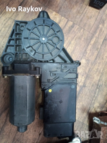 Мотор стъклоповдигач, преден ляв, VW Passat IV , 0130821695