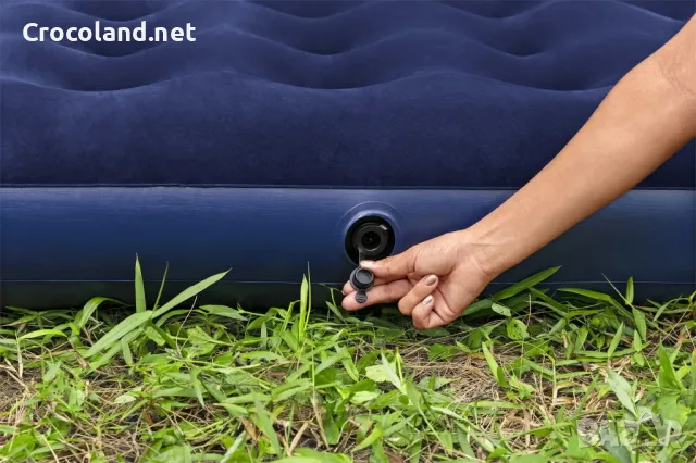 Надуваем матрак Bestway Air Mattress Full, 137 х 191 х 22 см, PVC, плюшен, за вътрешна и външна упот, снимка 2 - Надуваеми легла - 50097341