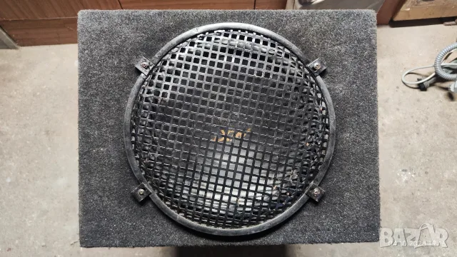 Бас каса, усилвател и два говорителя 