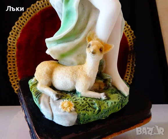 Порцеланова статуетка,фигура Дама,Фея и Сърна,22 см. , снимка 2 - Антикварни и старинни предмети - 51290495