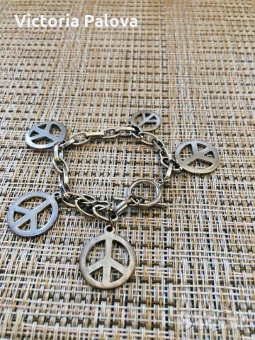 Модерна гривна