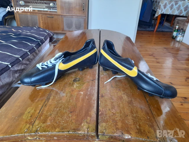 Стари футболни обувки,бутонки Jaguar, снимка 2 - Други ценни предмети - 50729318