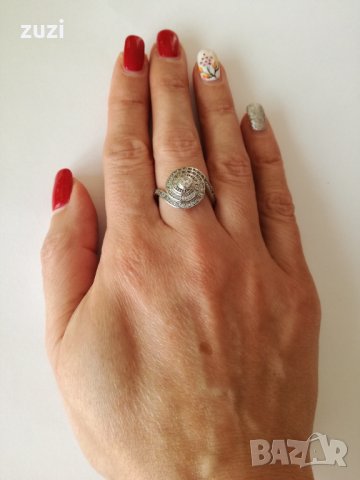 Сребърен пръстен с бели цирконий. Сребро проба 925.