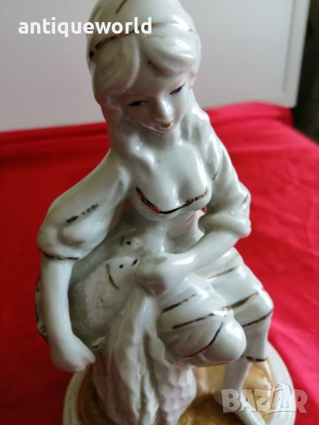 Стара Рядка Френска Порцеланова Статуетка РИБАРКА, снимка 2 - Антикварни и старинни предмети - 42648519