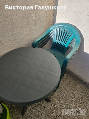 Пластмасова маса с 4 стола в тъмно зелено, снимка 3 - Маси - 52955703