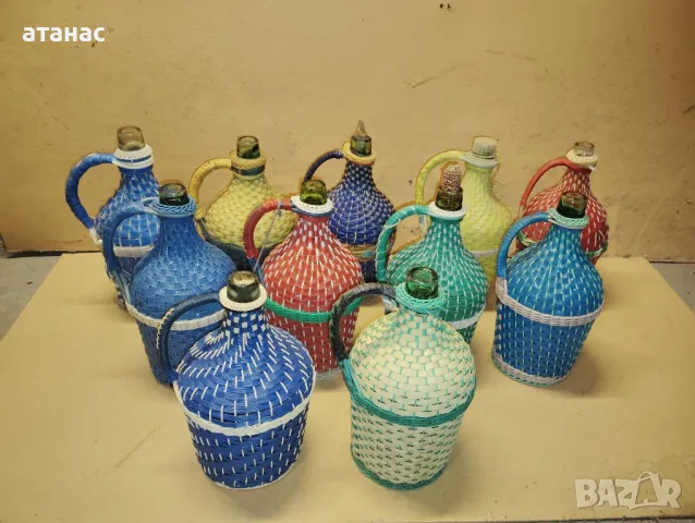 Стари стъклени дамаджани