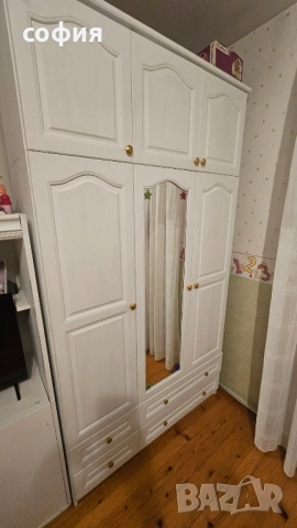 Гардероб масивна дървесина, снимка 2 - Гардероби - 52425532