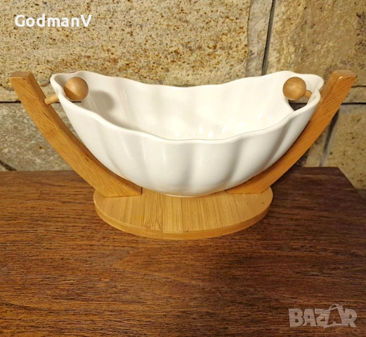 Керамична купа с дървена стойка