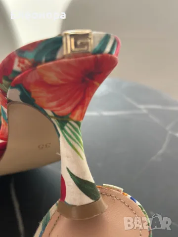 Оригинални Сандали/чехли Guess , снимка 3 - Сандали - 55966981