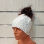 Нова зимна дамска бяла шапка с шарен помпон/пух, снимка 1