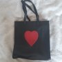 Черна чанта със сърце, снимка 1 - Чанти - 35059166