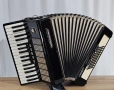 Акордеон Weltmeister Stella , снимка 1