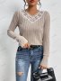 Дамски едноцветен пуловер с V-образно деколте и дълги ръкави - 023