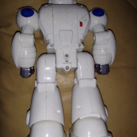 Детска играчка- робот.На батерии., снимка 1 - Електрически играчки - 44532682