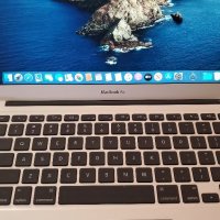 Macbook Air A1466 2012 13"/i5/4gb/360GB SSD/Catalina , снимка 5 - Лаптопи за дома - 39306189