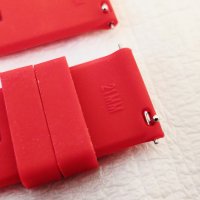  21мм червена силиконова каишка универсална с патенти чисто нова, снимка 3 - Каишки за часовници - 42497909