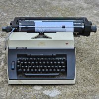 Пишеща машина ADLER АДЛЕР, снимка 1 - Антикварни и старинни предмети - 42111675