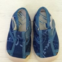 Детски текстилни обувки за ясла с лепки 19 номер, снимка 2 - Детски пантофи - 42766204