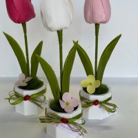 Сапунени лаленца в керамична кашпа за 8-ми март, снимка 4 - Подаръци за жени - 44236646