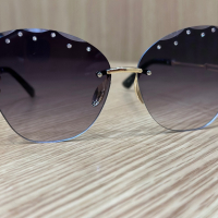 Слънчеви очила с черни стъкла и блестящи нежни камъчета, снимка 1 - Слънчеви и диоптрични очила - 44529130