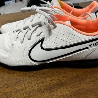 Футболни обувки - Nike Legend 9 Club TF, снимка 2 - Спортни обувки - 40658794