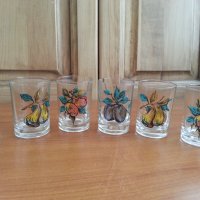 Стъклени чаши чашки , снимка 1 - Антикварни и старинни предмети - 37685526