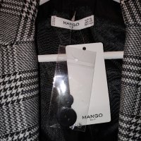 Дамско вталено карирано сако на Mango размер XS цена 80 лв. + подарък спирала KYLIE 5 мл., снимка 5 - Сака - 42682719
