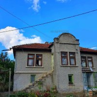 Масивна къща с голям двор в Макариополско, снимка 8 - Къщи - 42841239