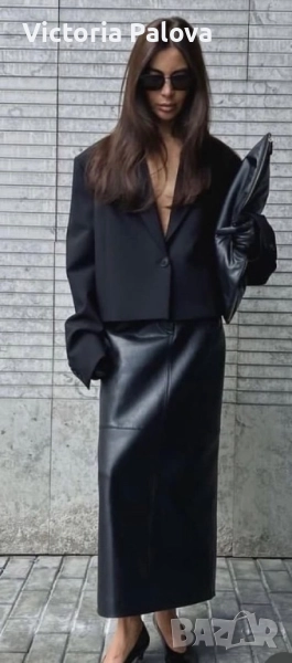 VINTAGE черна кожена миди пола, уникален дизайн, снимка 1