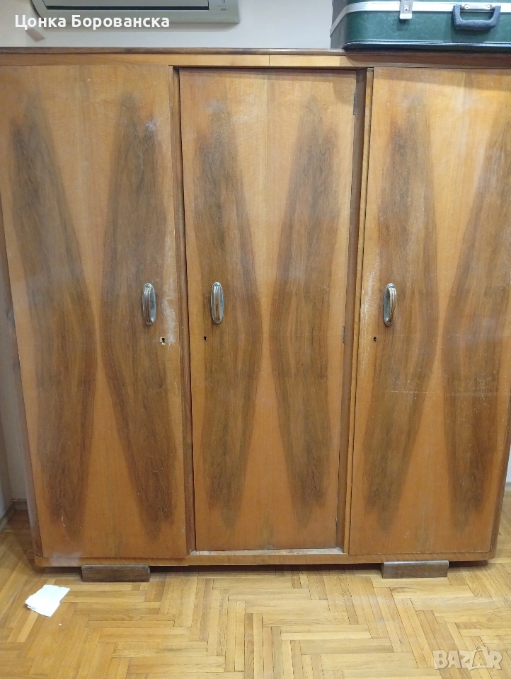 Трикрилен гардероб масив, снимка 1