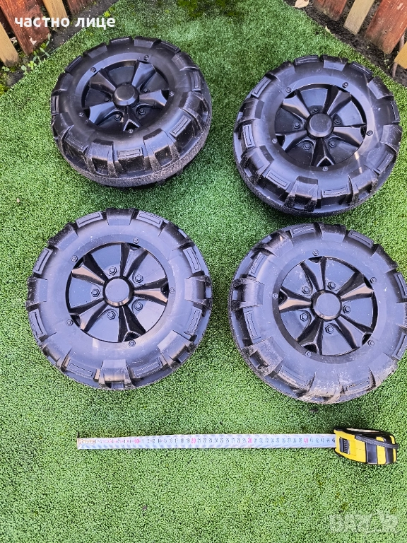 гуми за детски джип от пластмаса, снимка 1