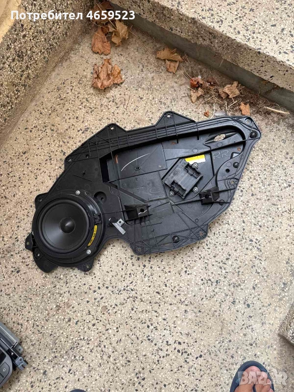 Вътрешна обезшумителна кора на задна дясна врата на Range Rover Evoque само за 50лв. BJ3224766AE, снимка 1