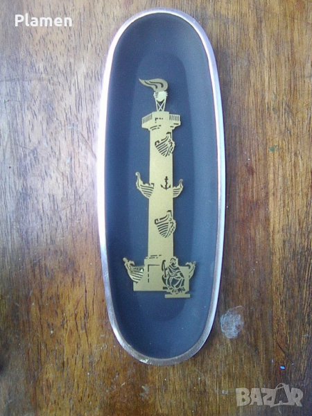 Метален сувенир на морския фар в Санкт - Петербург, снимка 1