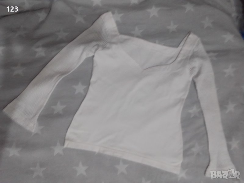 Интересна блуза с форма  на деколтето и мрежести ръкави в спортно-елегатен стил, снимка 1