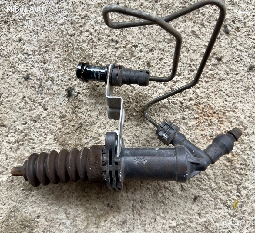 Долна помпа съединител BMW E81, E82, E88, E87 ,E90 91, снимка 1