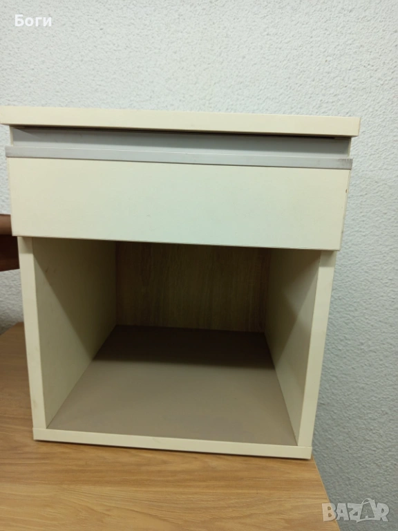 Нощно шкафче, снимка 1