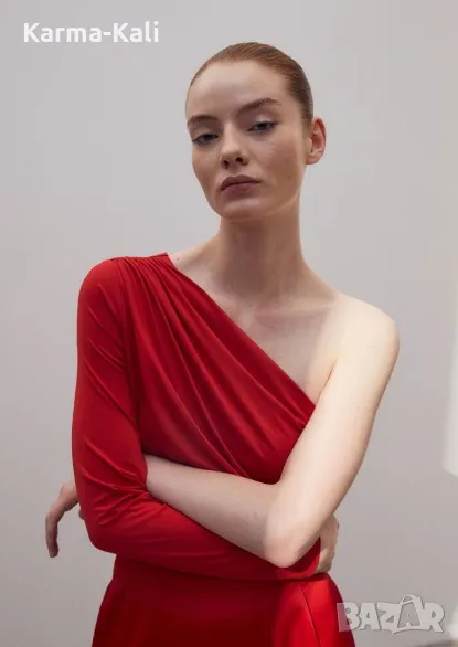 червена блуза с едно рамо, снимка 1