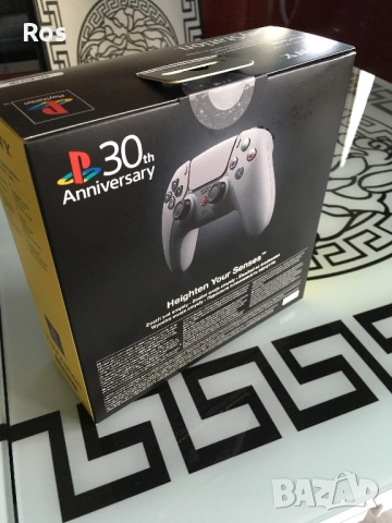 Playstation 5 DualSense - 30th Anniversary, Limited Edition, снимка 2 - PlayStation конзоли - 52570926