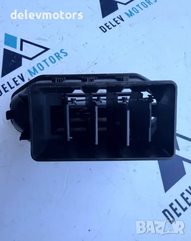 687602110R въздуховодна решетка за табло за Dacia Duster 3 1.0 Eco G-101, снимка 4 - Части - 56138527