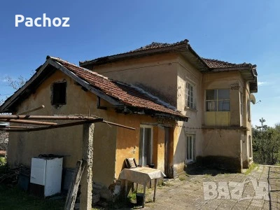 Двуетажна къща с двор на Центъра на с. Владиня, снимка 4 - Къщи - 51304745