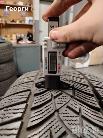 2бр.зимни гуми 235/55/17 Goodyear, снимка 2 - Гуми и джанти - 53218493