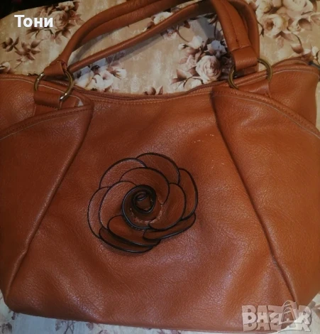 Нова Кожена Дамска Чанта с Цвете , снимка 2 - Чанти - 50691166