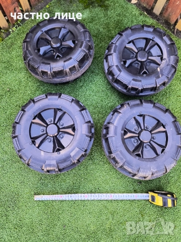 гуми за детски джип от пластмаса