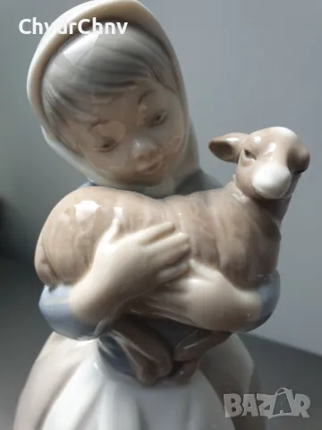 NAO Lladro статуетка 21см/НАО ЛАДРО испанска порцеланова фигура на момиче с агне, снимка 5 - Колекции - 47426579