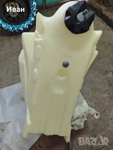 Нов резервоар за Husqvarna Te 300 2017 karburator, снимка 2 - Аксесоари и консумативи - 51881117