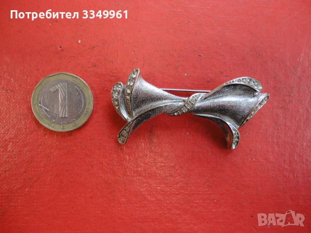 Страхотна брошка с камъни 96 