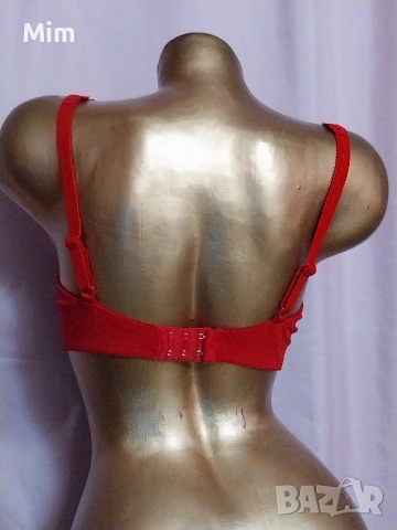 Triumph 75 B/C Червен дантелен сутиен , снимка 4 - Бельо - 53050510